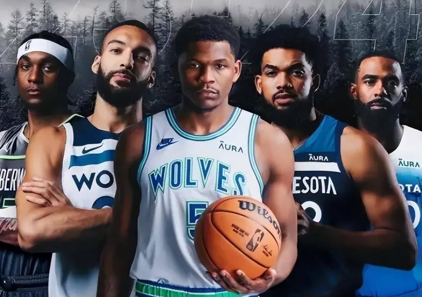 调皮二娃上线，穆勒庆祝夺冠时和25号队友高尔德顶牛假装受伤（穆勒夺冠庆祝与25号高尔德顶牛嬉闹，二娃调皮上演装伤）