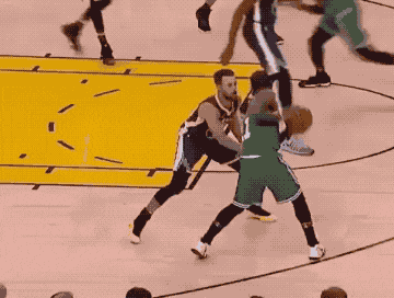 湖人球员通道签名小孩实为工作人员安排（湖人通道签名风波：所谓小球迷实为工作人员安排）