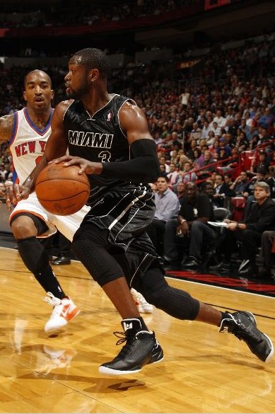 承担重任！巴特勒15中7轰24分8板10助（扛起重担！巴特勒15投7中砍下24分8篮板10助攻）