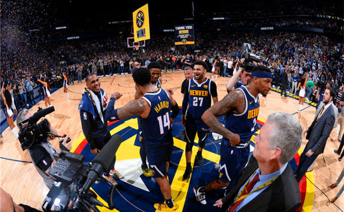 胡明轩缺席广东26分大胜江苏获2连胜 徐杰18+8引5人上双制胜（胡明轩缺阵 广东26分大胜江苏豪取两连胜 徐杰18+8携5人上双）