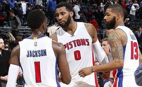 巴萨梅西进球助球队领先皇家社会（梅西破门，巴萨领先皇家社会）