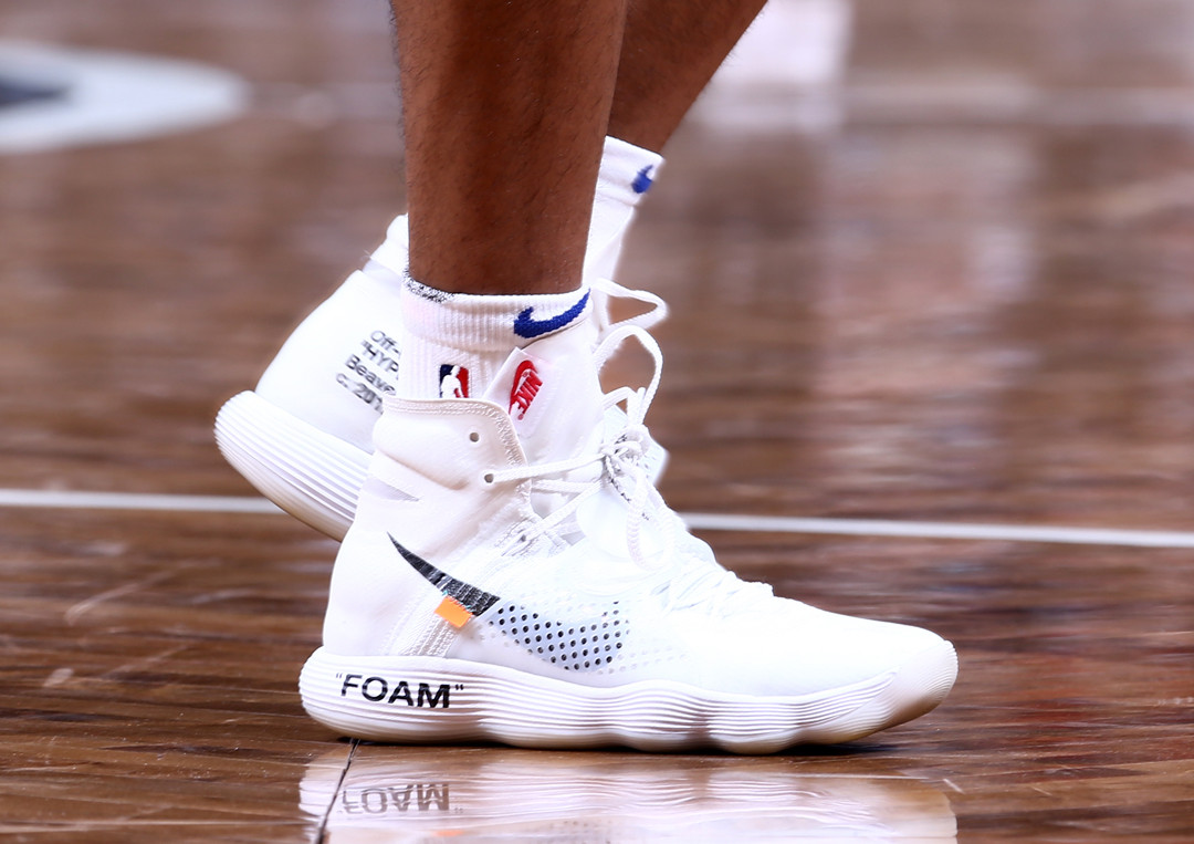 篮球湖人替补球员贡献关键分（湖人替补群发威拿下关键分）