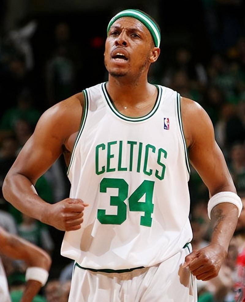 施梵宇穿卫衣练球备战路人王总决赛（施梵宇卫衣加身苦练，冲刺路人王总决赛）